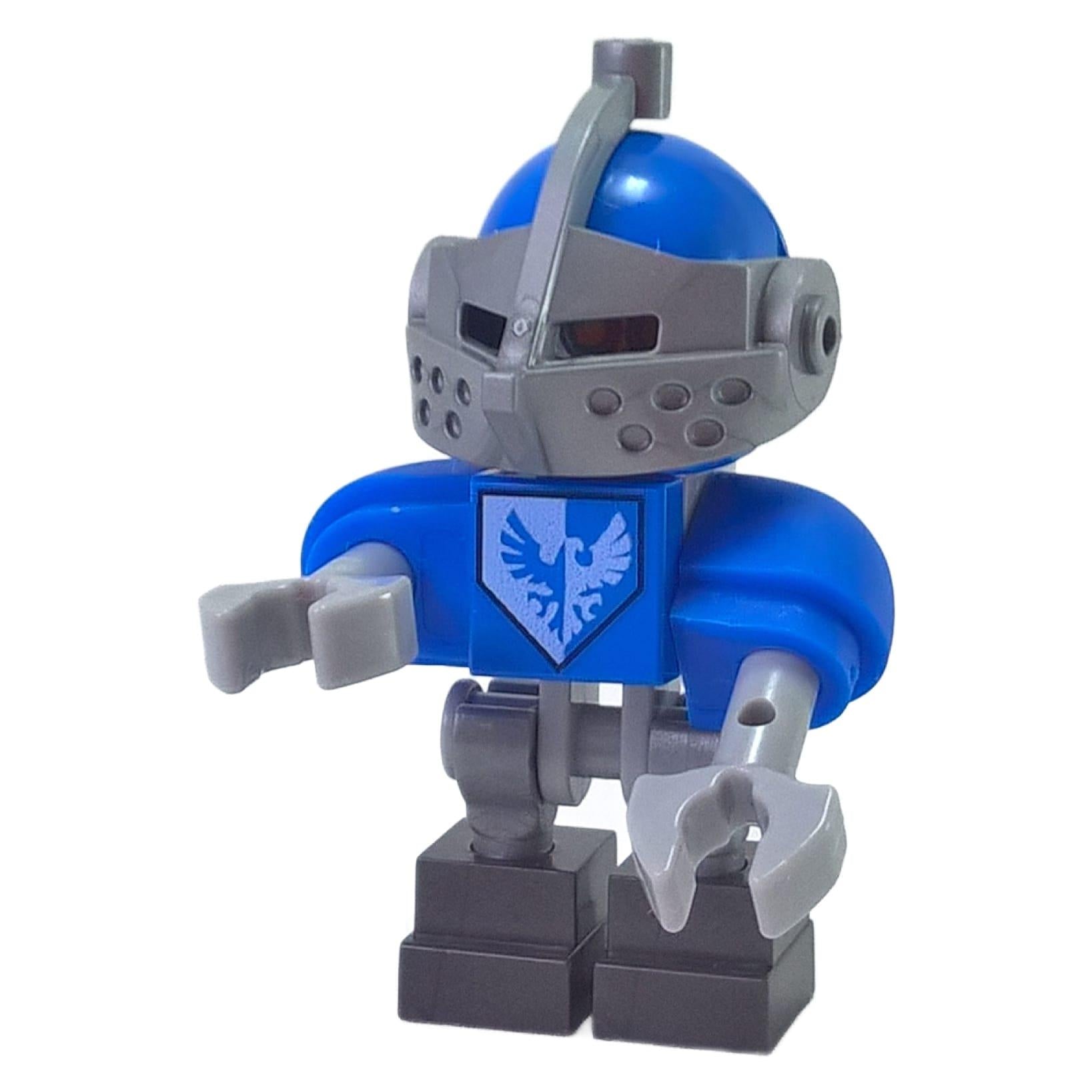 LEGO Nexo Knights Clay Bot minifigure nex011 dengan bahu biru dan visor perak. Dengan visor terpasang.