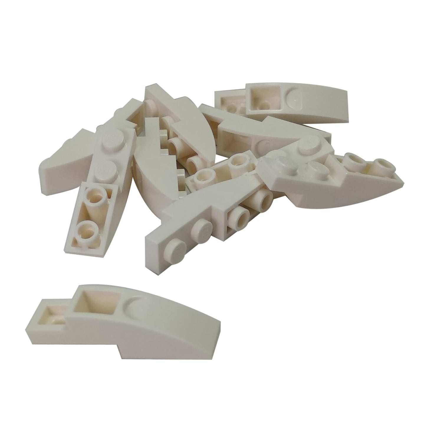 LEGO® curved inverted slope 4 x 1 piece, smooth underside curve for vehicle or building details, white color
