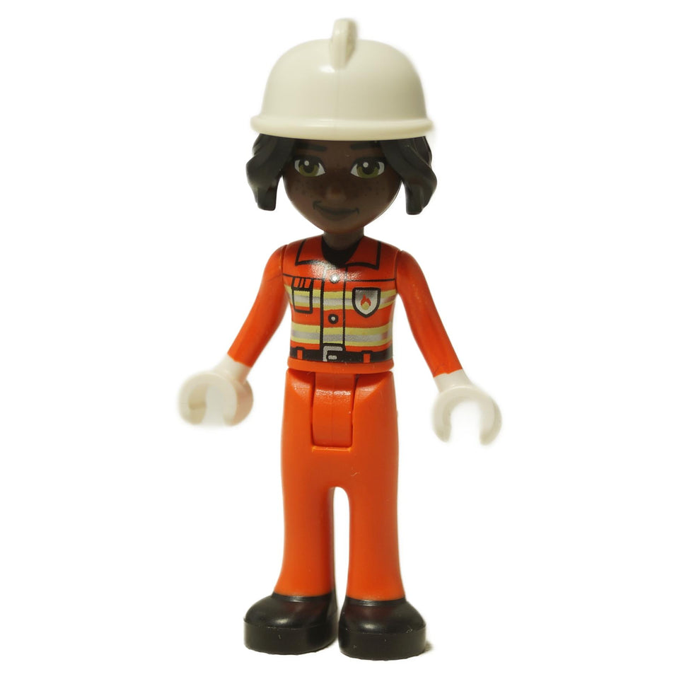 LEGO® Mini muñeca bombera Fatimah de Friends (frnd0803) vista frontal con uniforme naranja y casco de bombero blanco.