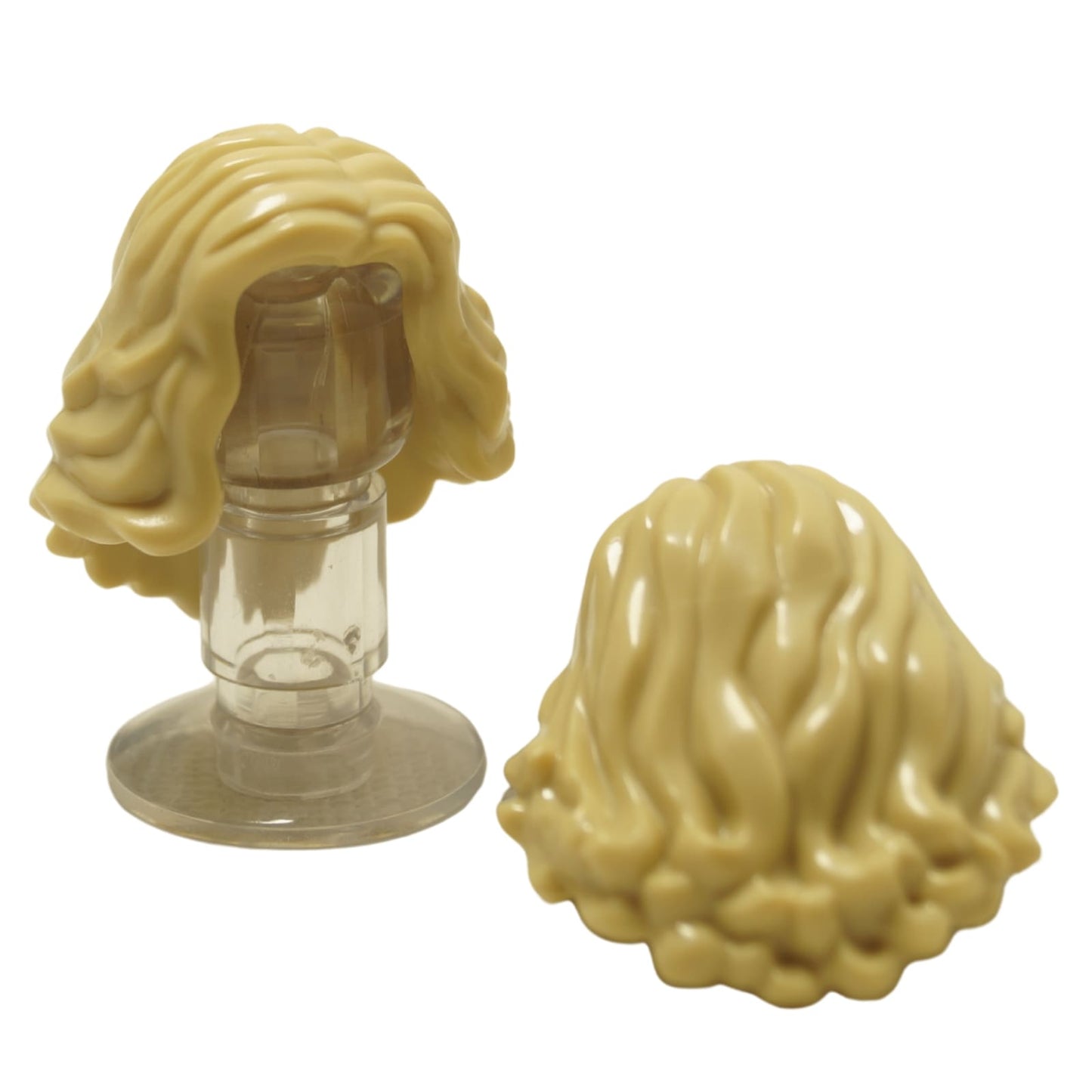 LEGO® minifigure femme cheveux ondulés mi-longs (23187) en beige, avec des vagues douces et arrondies et un volume arrondi.
