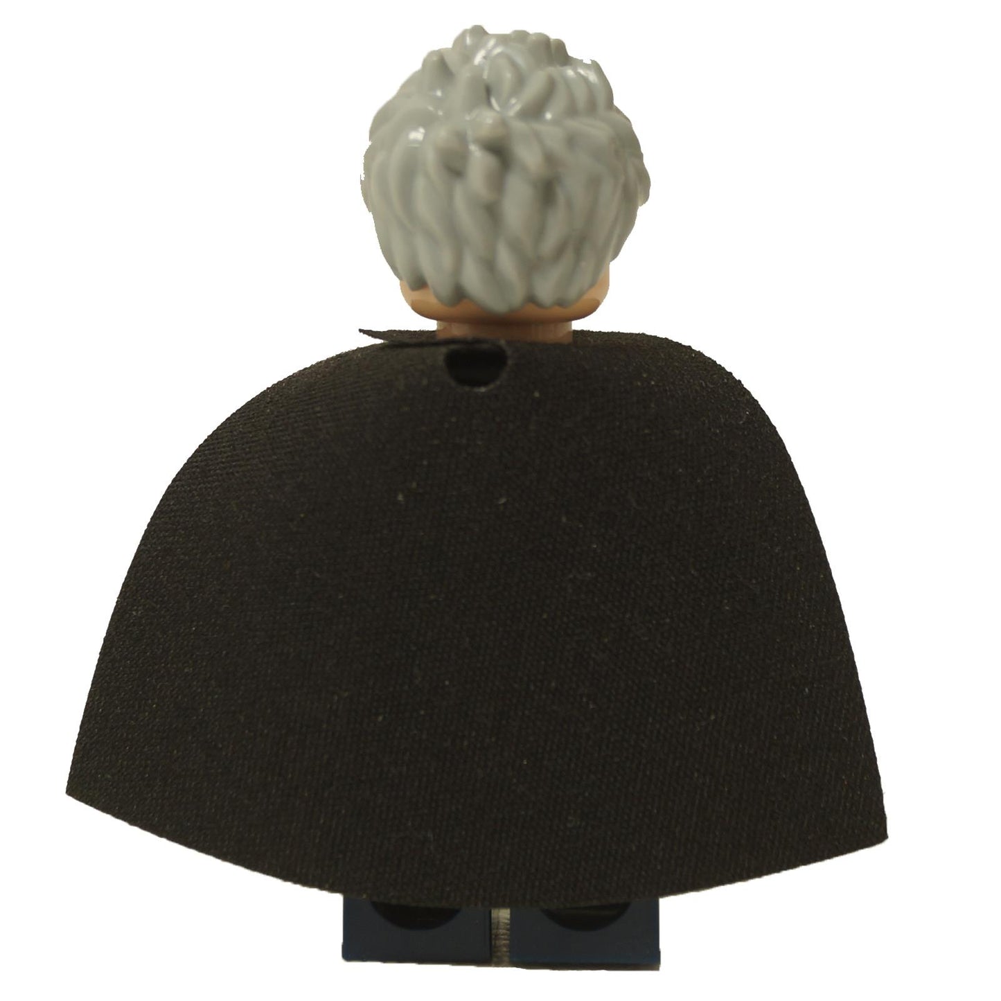LEGO® Minifigura de Harry Potter Madam Rolanda Hooch (hp296) vistiendo un atuendo azul oscuro y capa negra, vista trasera.