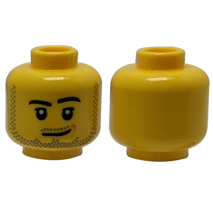 LEGO Minifigura Testa con espressione sorridente, stampa di barba di tre giorni, baffi e basette.