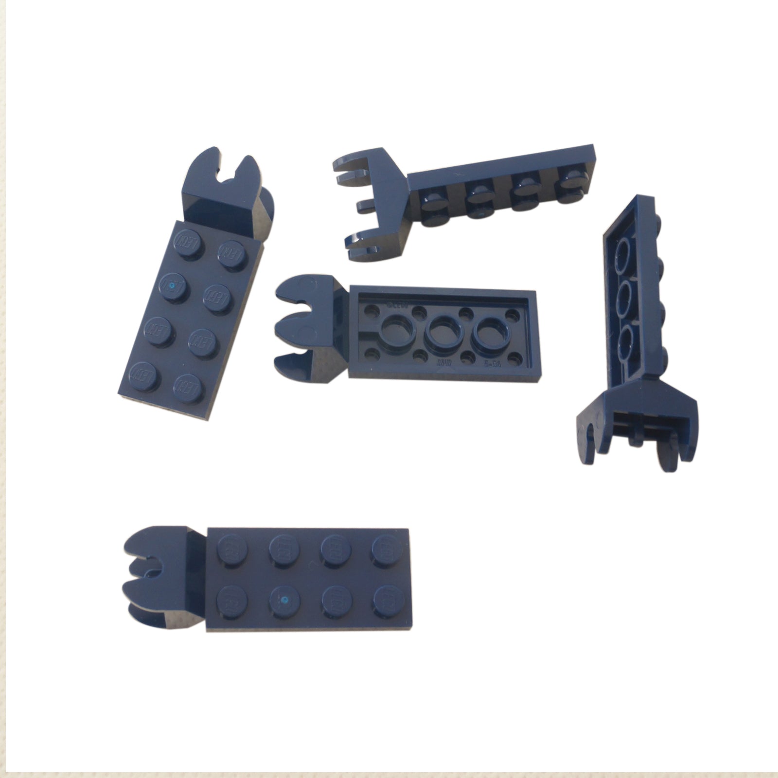 LEGO® Hinge Plate 2 x 4 with female articulated joint part 3640 dark blue