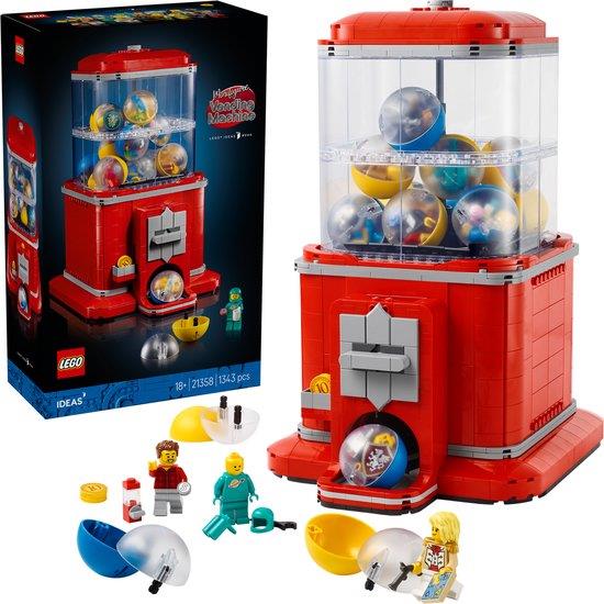 La máquina expendedora Minifigura Ideas (21358) completamente construida LEGO® que muestra su diseño amarillo y su frente transparente con minifiguras coleccionables en su interior.
