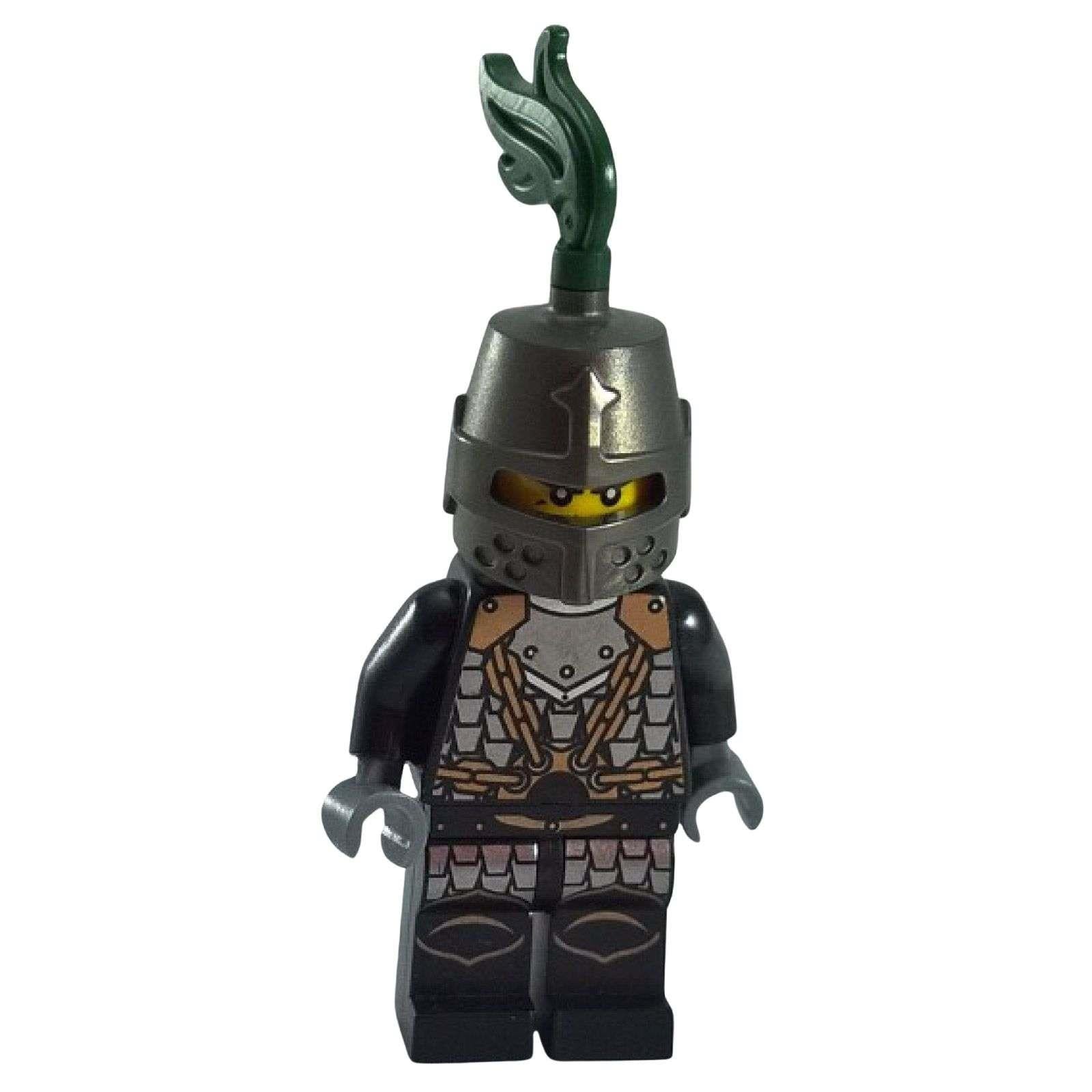 LEGO Kingdoms Dragon Knight cas453 minifigurka s uzavřenou helmou a zeleným chocholem