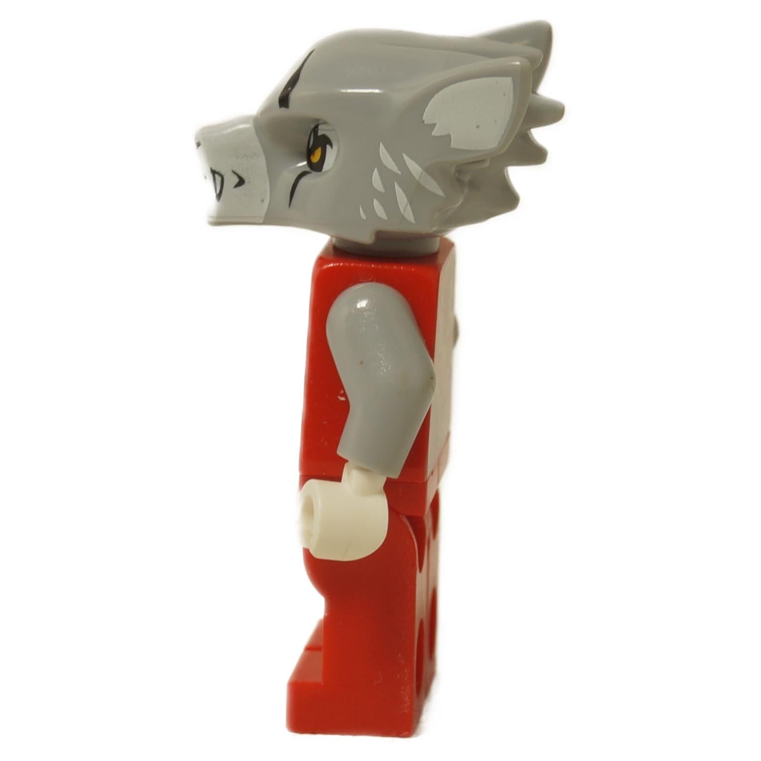 LEGO® Legends of Chima Worriz s Fire Chi minifigurkou (loc100) ukazující šedou vlčí hlavu a červený trup se zlatým designem brnění, boční profil.