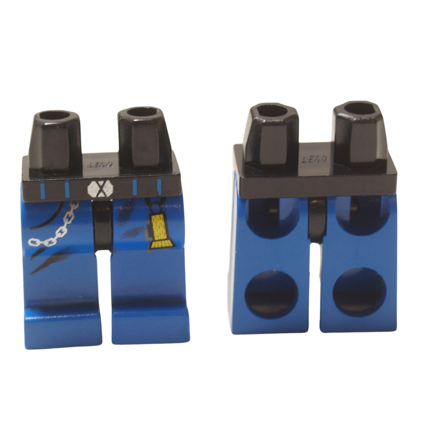 LEGO® Hüften- und Beine-Baugruppe (970c07pb03) in Blau, die die bedruckten Details von silberner Kette, Gürtel und Taschenlampe zeigt.