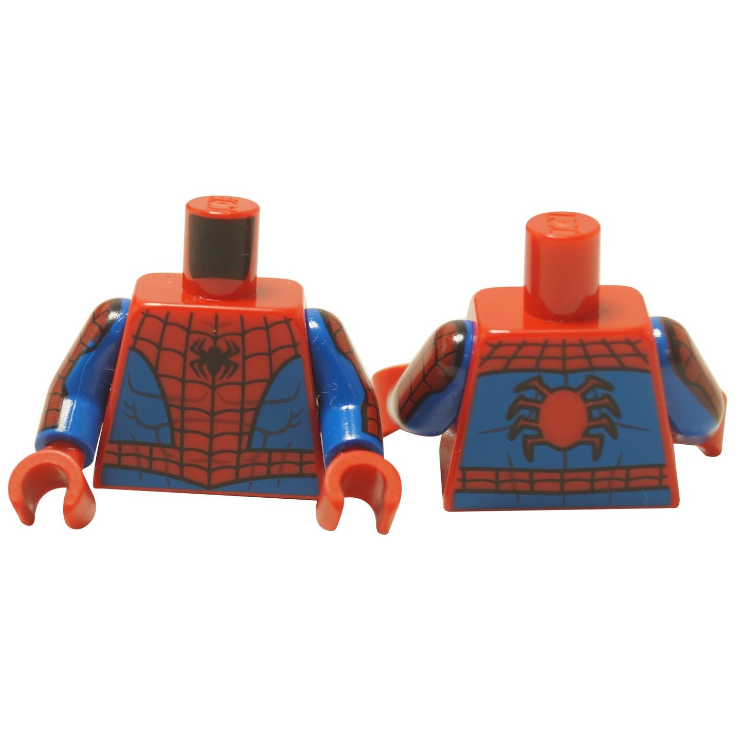 LEGO® Marvel Spider-Man trup (973pb4166c01) s klasickým červeno-modrým oblekem, zobrazující přední a zadní pavoučí loga a potisk pavučiny.