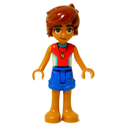 LEGO® mini-muñeco Leo con un top de traje de neopreno y pantalones cortos azules, figura al estilo Friends con cabello castaño
