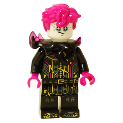 LEGO® minifigura Dooper con cabello rosa brillante y armadura negra con picos, vista frontal con detalles gráficos de neón
