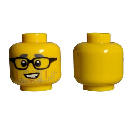 LEGO® Minifigurka Hlava (3626pb2534) s šedými obočím, strništěm a černými brýlemi.