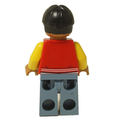 Vista trasera de la minifigura de Spider-Man Ned Leeds sh0893 mostrando chaqueta roja con rayas impresas y piernas azules.