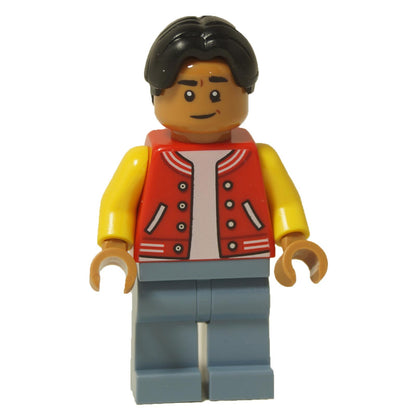 Minifigura de Spider-Man Ned Leeds sh0893 con expresión neutral, chaqueta roja y amarilla, y pantalones azules.