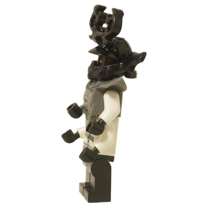 Sivukuva LEGO® NINJAGO jättiläisestä kiviarmeijan soturista Minihahmo (njo0235), jossa näkyy yksityiskohtainen olkahaarniska ja kypärän muotoilu.