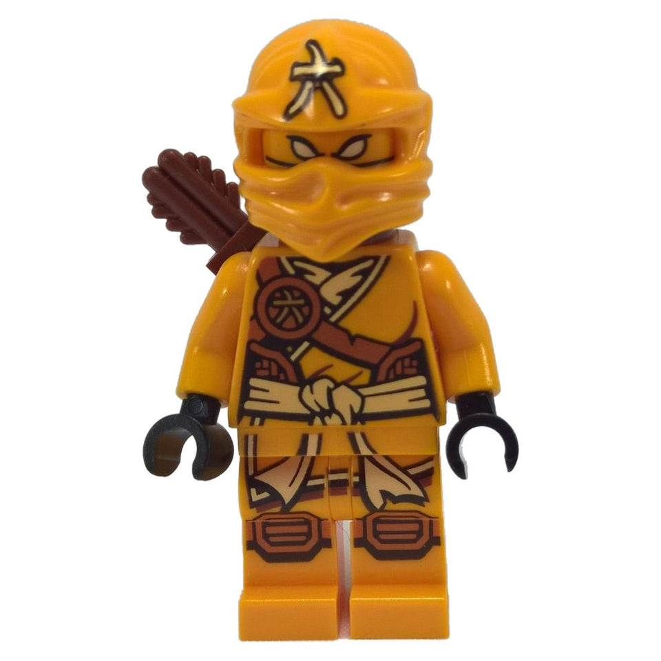 LEGO® NINJAGO Skylor minihahmo (njo135) oransseissa Elementtien turnauksen viitoissa, maski nostettuna ja punaiset hiukset näkyvissä.