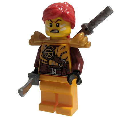 LEGO® Minifigure NINJAGO Skylor (njo773) dans son costume Crystallized avec armure d'épaule en or perlé et ses cheveux rouges caractéristiques.