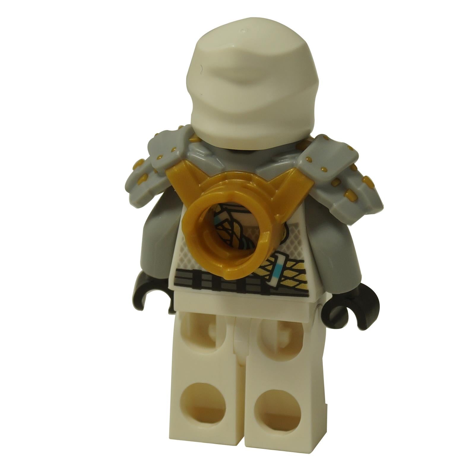 Vista traseira de LEGO® NINJAGO Zane Minifigura (njo0875) com armadura detalhada e anel de escalada dourado.