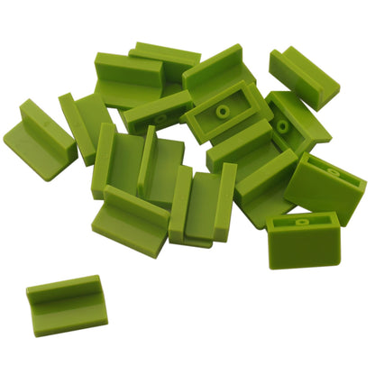 LEGO® Paneel 1 x 2 x 1 met afgeronde hoeken (4865b) in limoen, met een gladde gebogen rand en open achterkant.
