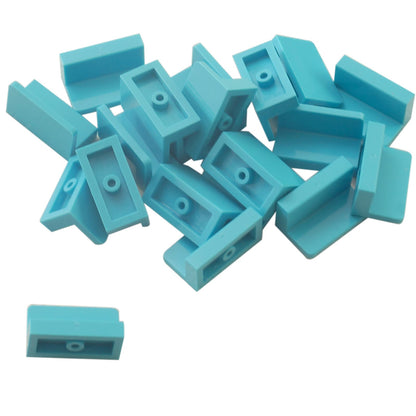 LEGO® Paneel 1 x 2 x 1 met afgeronde hoeken (4865b) in medium azuur, met een gladde gebogen rand en open achterkant.
