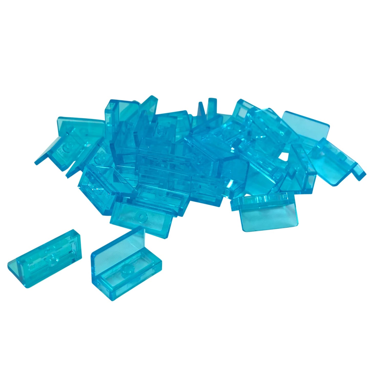 LEGO® Paneel 1 x 2 x 1 met afgeronde hoeken (4865b) in trans-lichtblauw, met een gladde gebogen rand en open achterkant.
