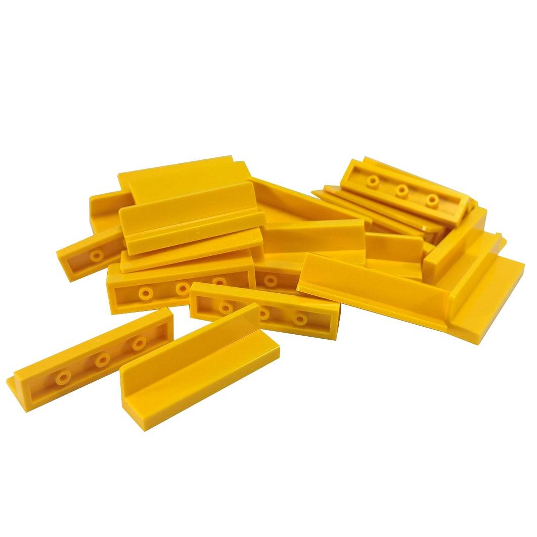 LEGO® Panneau 1 x 4 x 1 en jaune, panneau rectangulaire classique utilisé pour les murs et les détails.
