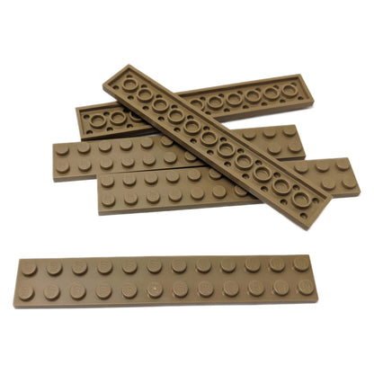 LEGO® Piastra 2 x 12 in beige scuro, una lunga piastra rettangolare da costruzione con dodici bottoni sopra.
