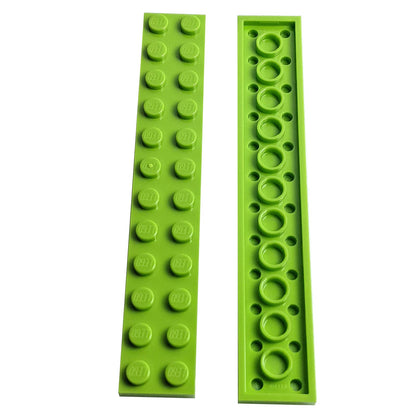 LEGO® Piastra 2 x 12 in lime, una lunga piastra rettangolare da costruzione con dodici bottoni sopra.
