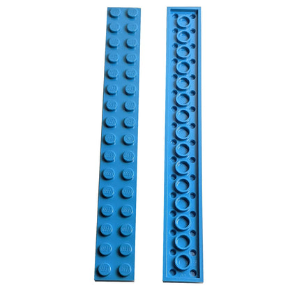 LEGO® Piastra 2 x 12 in azzurro medio, una lunga piastra rettangolare da costruzione con dodici bottoni sopra.
