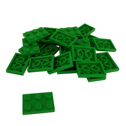 Placa LEGO 2x3 en Verde, mostrando el lado de los studs superior y el lado hundido inferior.