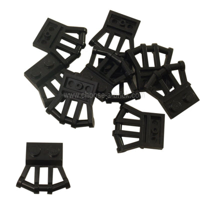LEGO® część 92692, zmodyfikowana płyta 1x2 z kątowymi uchwytami po obu stronach, widok z góry na dół w kolorze czarnym