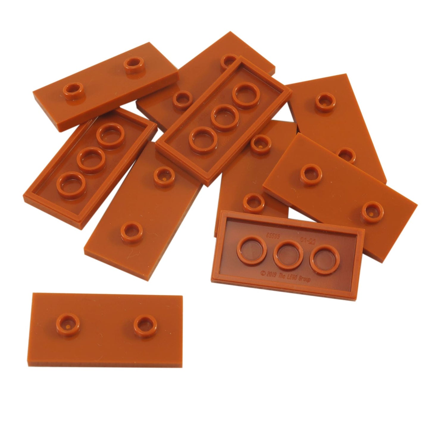 LEGO® piastretta modificata 2 x 4 con due perni centrati (doppio jumper), utilizzata per costruzioni sfalsate e allineamento dei perni, colore arancione scuro
