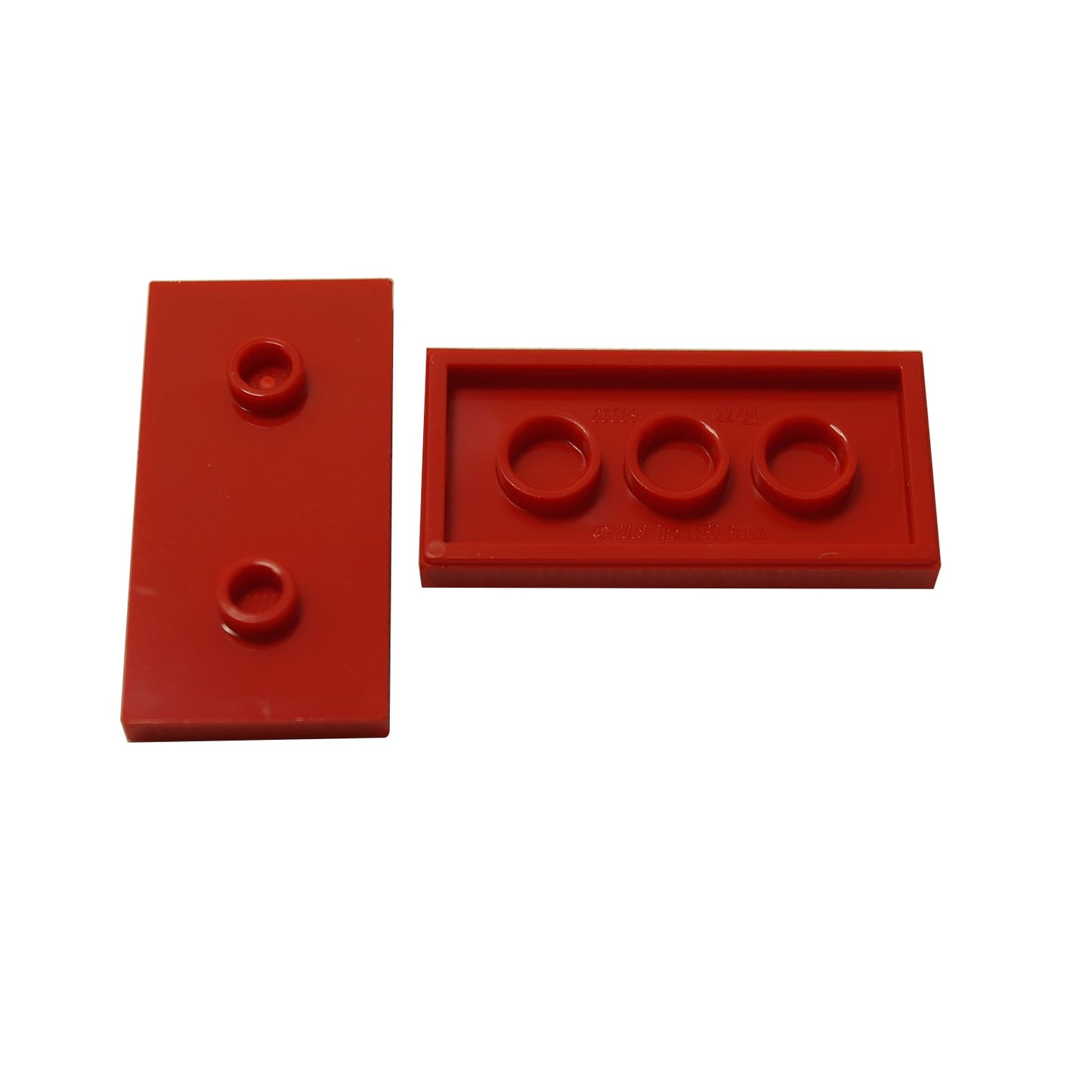 LEGO® piastretta modificata 2 x 4 con due perni centrati (doppio jumper), utilizzata per costruzioni sfalsate e allineamento dei perni, colore rosso
