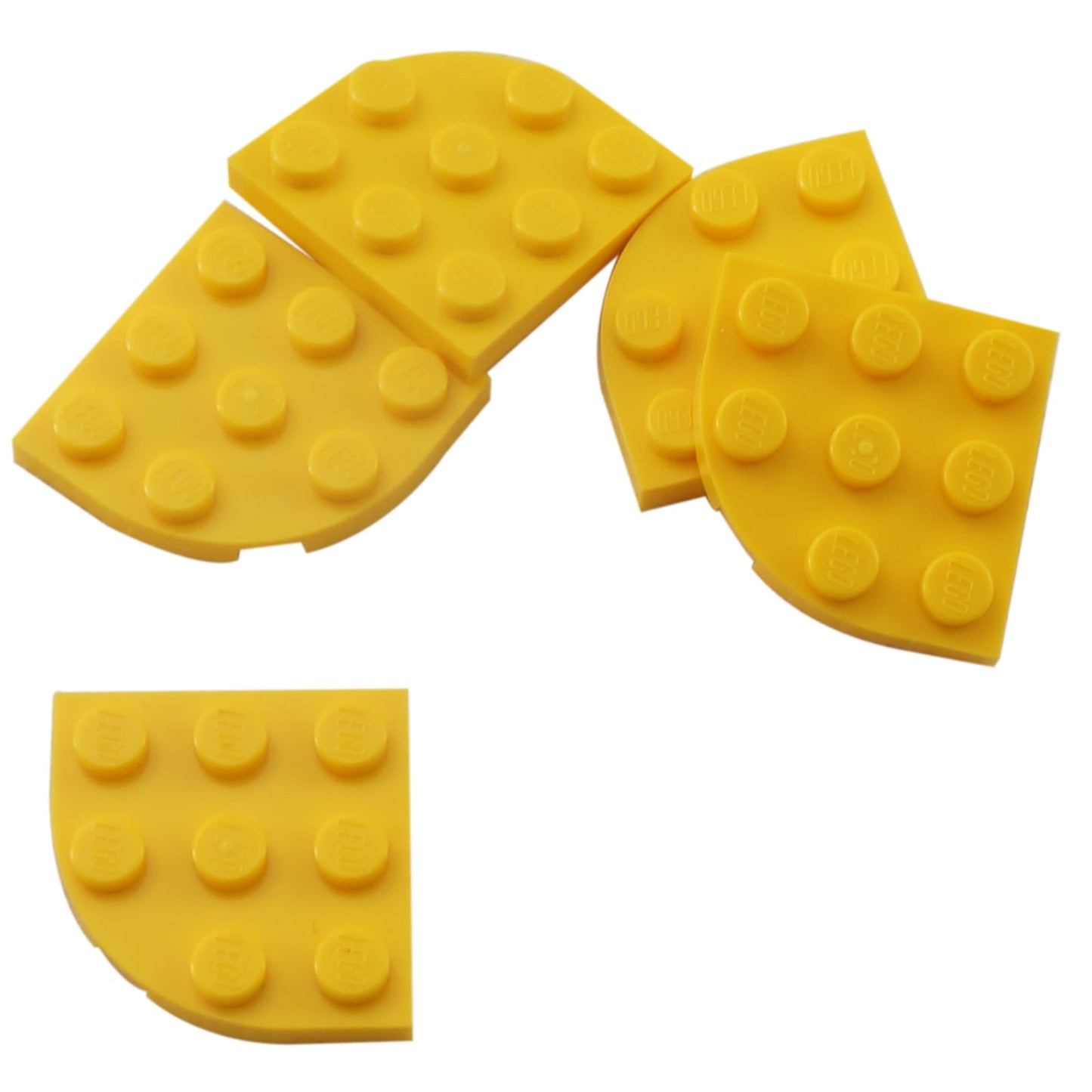 yellow LEGO® round corner plate 3×3, a curved 90-degree connector piece used for shaping bases and smooth structural edges.
