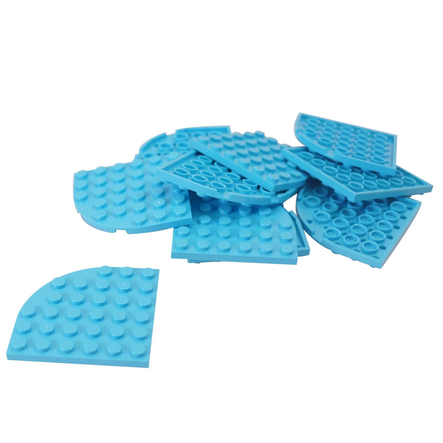LEGO® Pyöreä Kulmapala 6 x 6 (6003) keskitummansinisenä, suuri kaareva kulmapala, jota käytetään sileissä pyöreissä rakennelmissa.
