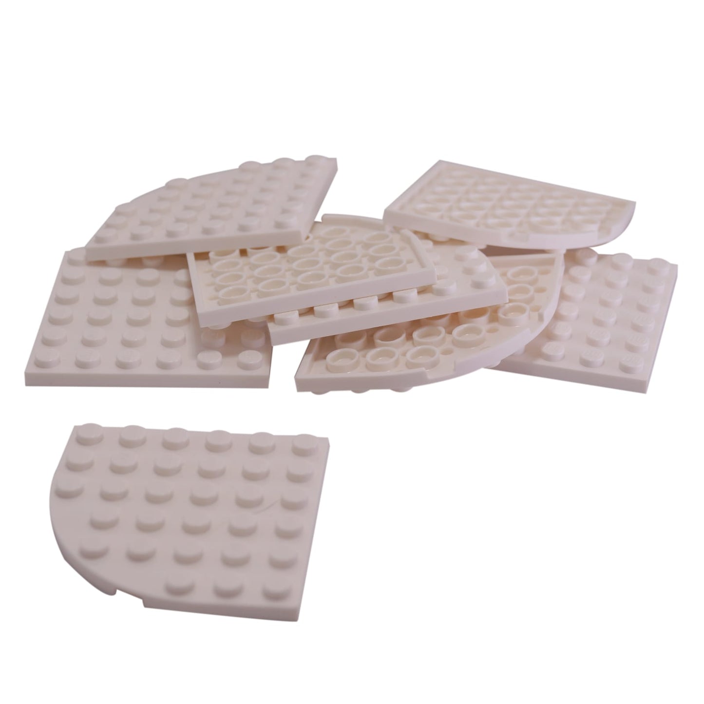 LEGO® Pyöreä Kulmapala 6 x 6 (6003) valkoisena, suuri kaareva kulmapala, jota käytetään sileissä pyöreissä rakennelmissa.
