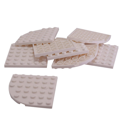 LEGO® Pyöreä Kulmapala 6 x 6 (6003) valkoisena, suuri kaareva kulmapala, jota käytetään sileissä pyöreissä rakennelmissa.
