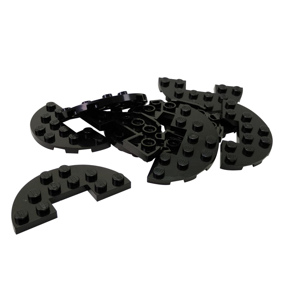 LEGO® Placa Redonda Metade 3 x 6 com recorte 1 x 2 (18646) na cor preta, apresentando uma forma oval curva com um entalhe central.
