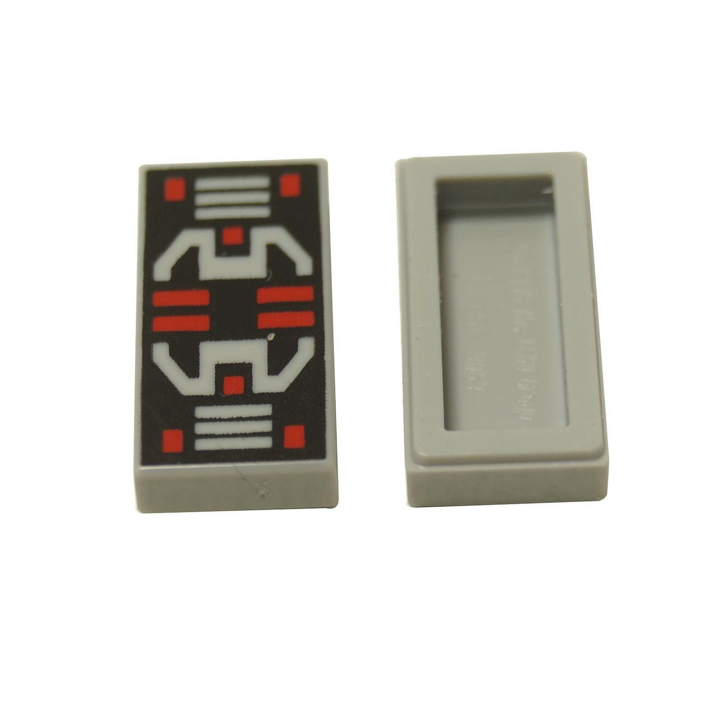 LEGO® geprinte tegel 1x2 (3069pb1239) met een sci-fi bedieningspaneelpatroon, met boven- en onderaanzichten.