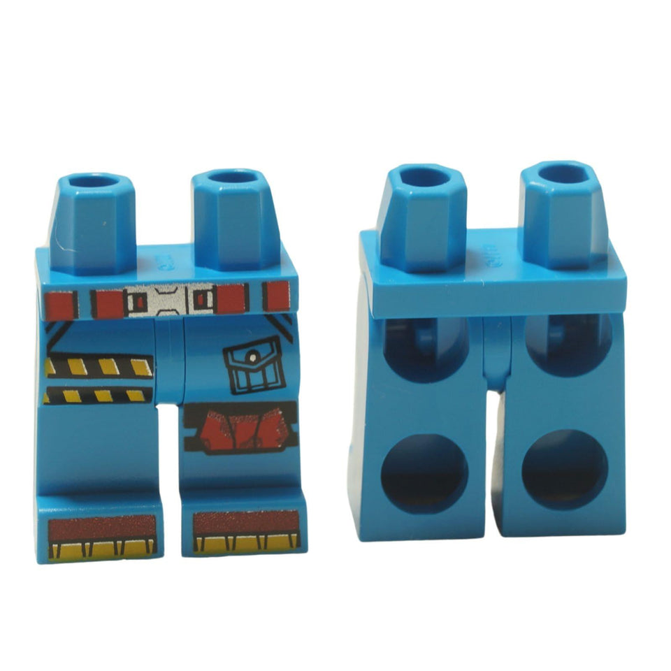 LEGO® Ensamblaje de caderas y piernas (970c00pb1774) en azul medio, mostrando los intrincados detalles impresos de un uniforme futurista.