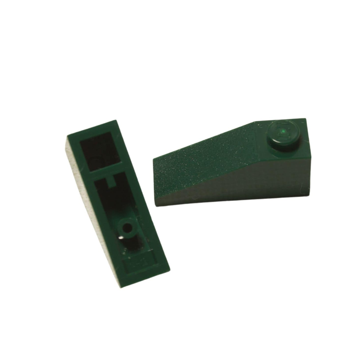 LEGO® Slope 33 3 x 1 in dark green, a narrow angled slope piece used for rooflines and smooth transitions.
