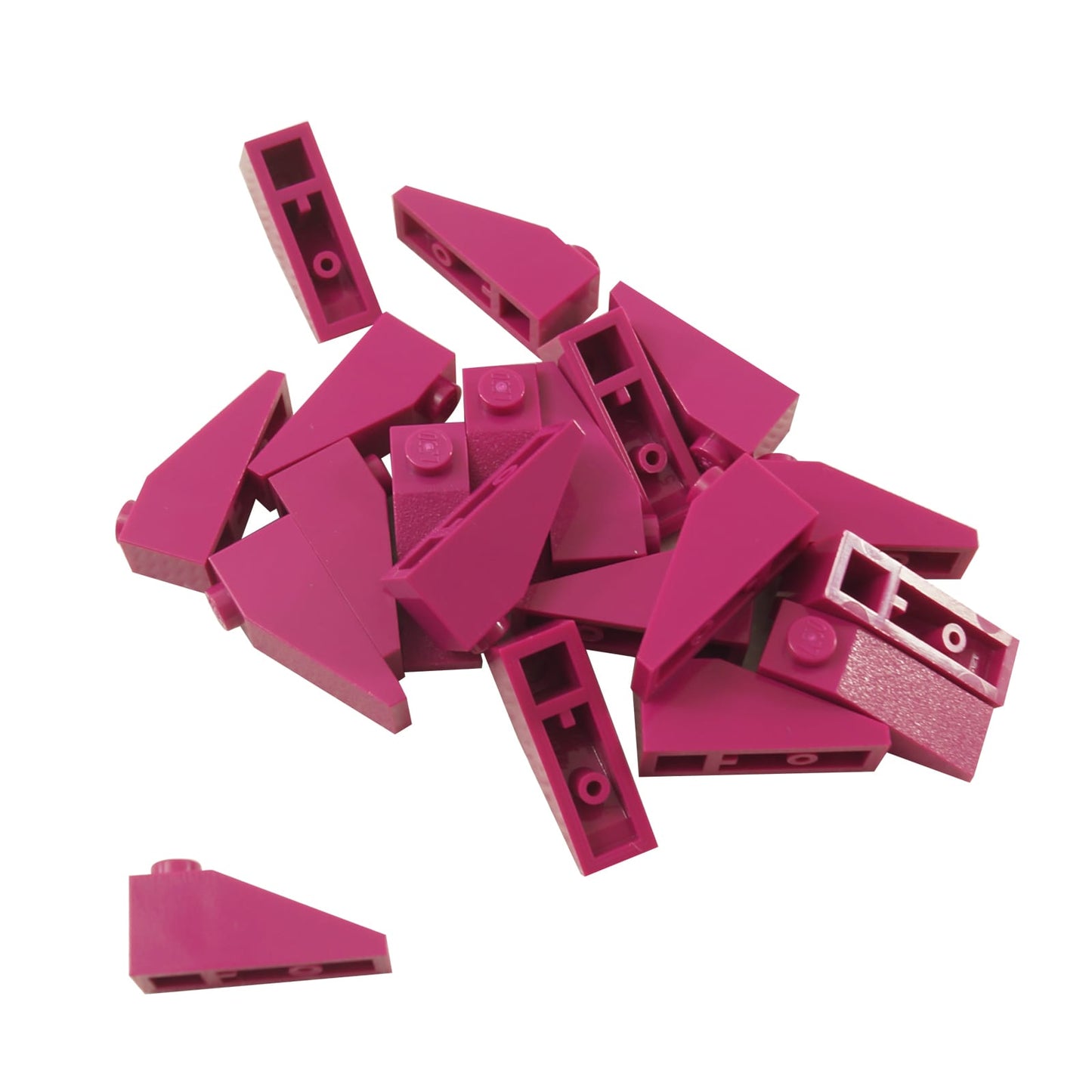 LEGO® Slope 33 3 x 1 in magenta, a narrow angled slope piece used for rooflines and smooth transitions.
