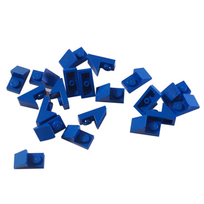 LEGO® pendiente de 45 grados 2 x 1 con recorte 2/3, pieza angular para dar forma detallada y construcciones mecánicas compactas, color azul
