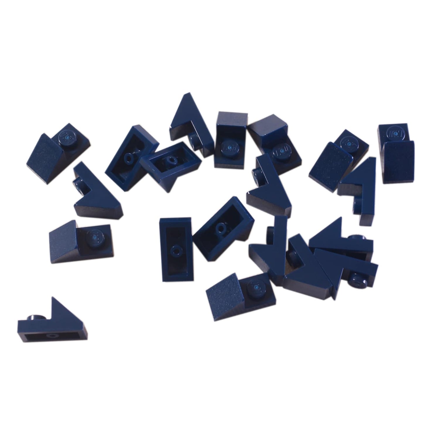 LEGO® pendiente de 45 grados 2 x 1 con recorte 2/3, pieza angular para dar forma detallada y construcciones mecánicas compactas, color azul oscuro
