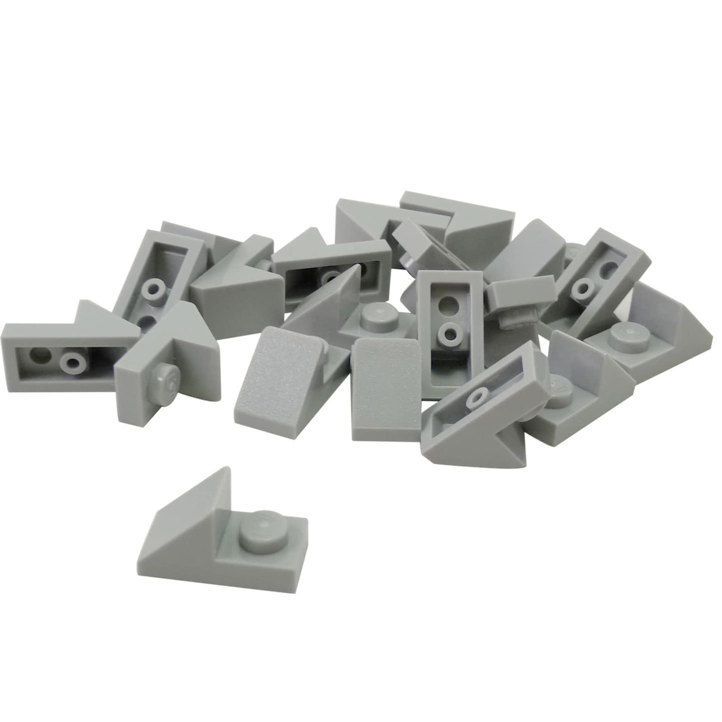 LEGO® pendiente de 45 grados 2 x 1 con recorte 2/3, pieza angular para dar forma detallada y construcciones mecánicas compactas, color gris azulado claro
