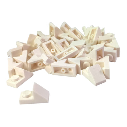 LEGO® pendiente de 45 grados 2 x 1 con recorte 2/3, pieza angular para dar forma detallada y construcciones mecánicas compactas, color blanco

