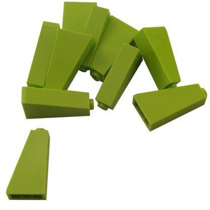 LEGO® Slope 75 2 x 1 x 3 con perno cavo (4460b) in lime, una pendenza alta angolata utilizzata per dettagli strutturali.

