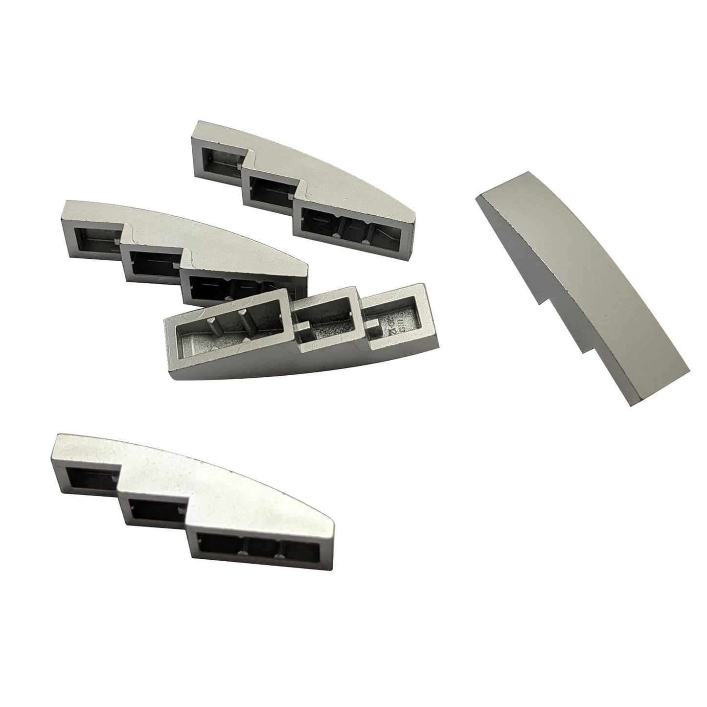 LEGO® ívelt lejtő 4 x 1 darab, sima, lekerekített felület járműformákhoz és részletes alakításokhoz, fémes ezüst szín
