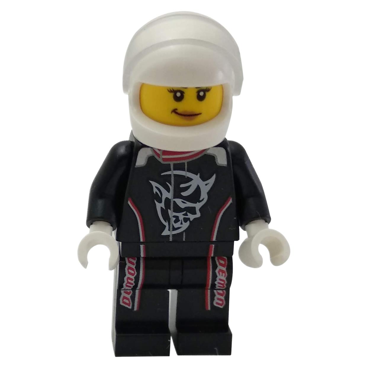  LEGO® Speed Champions 2018 Dodge Challenger SRT Demon 운전사 미니피겨 (sc076) 검은색 레이싱 수트에 Demon 로고와 흰색 헬멧을 착용.