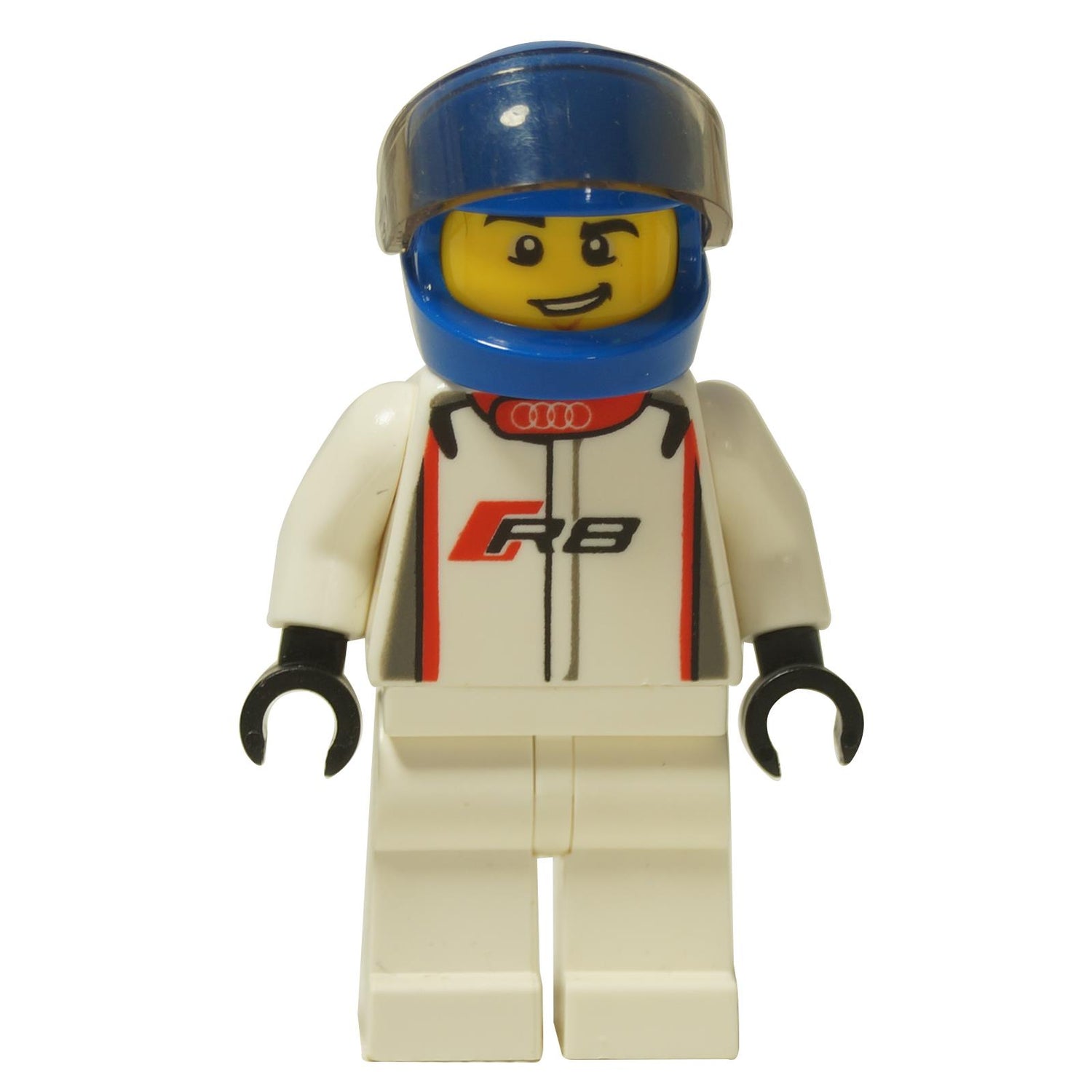 LEGO® Speed Champions Audi R8 경주 드라이버 미니피겨 (sc025) 전면 모습, 빨간색 R8 로고가 있는 흰색 슈트와 파란색 헬멧 착용.