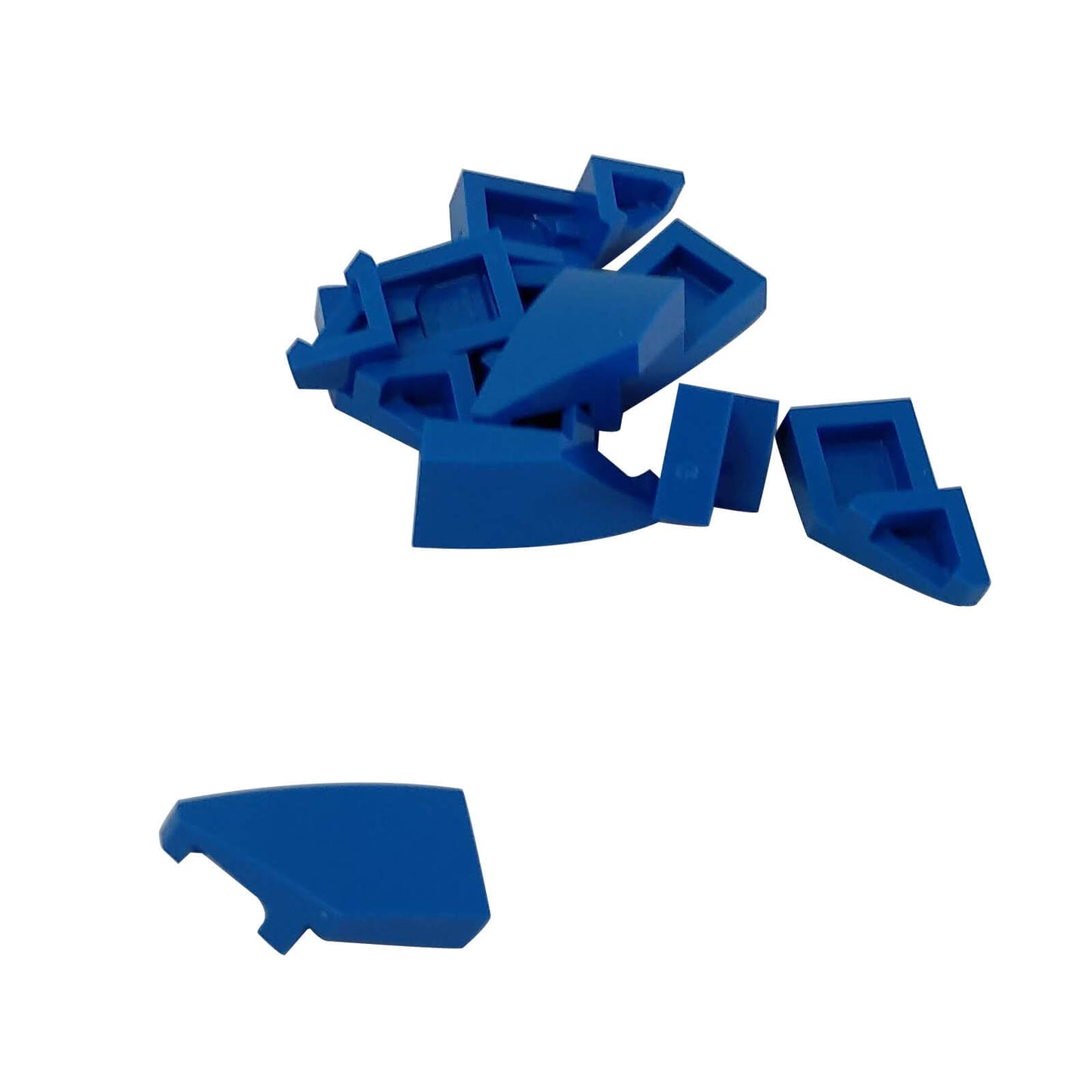 LEGO® Wedge 2 x 1 x 2/3 Sinistra (Parte 29120) in blu, comunemente usato per costruzioni angolari e dettagli lisci
